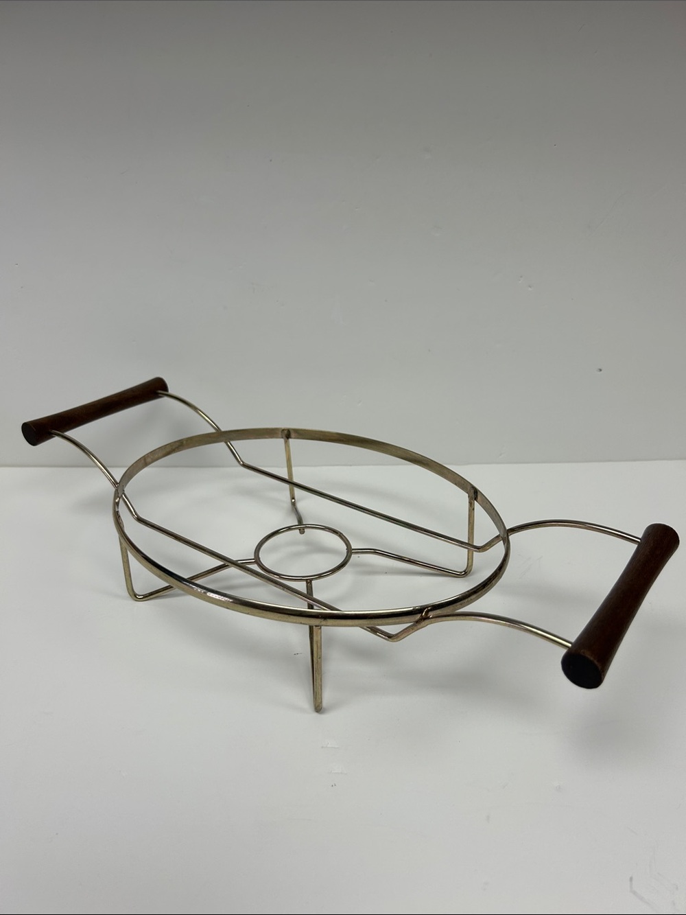Vintage / Mid Century gold-tone metal with wood handles Pyrex warming cradle